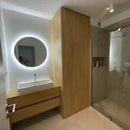 Daire Beautiful New In Old Town Near Train Station - Free Parking