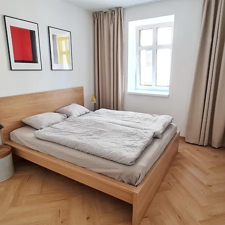 Daire Beautiful New In Old Town Near Train Station - Free Parking *
