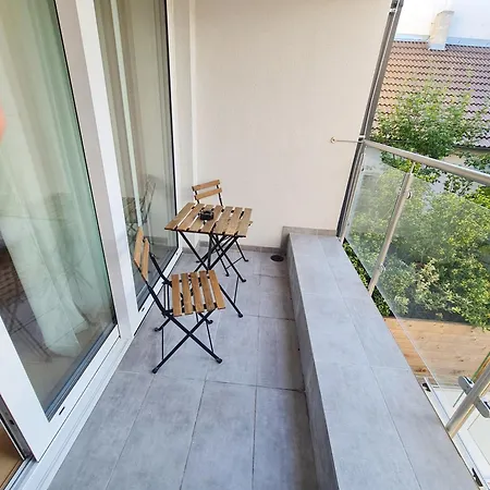 Beautiful New In Old Town Near Train Station - Free Parking