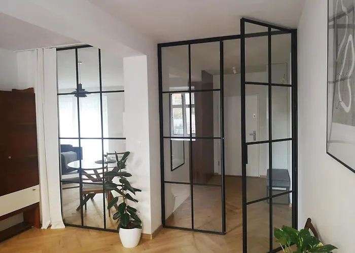 Beautiful New In Old Town Near Train Station - Free Parking Apartmán