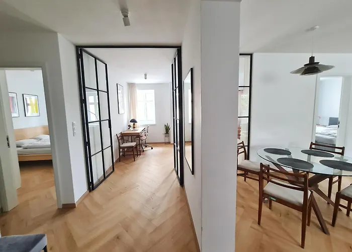 Beautiful New In Old Town Near Train Station - Free Parking Apartmán Bratislava