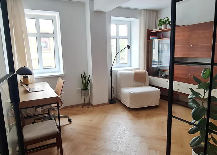 Beautiful New In Old Town Near Train Station - Free Parking Apartmán *