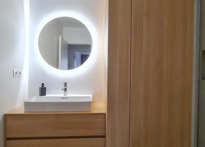 Beautiful New In Old Town Near Train Station - Free Parking Apartamento Bratislava