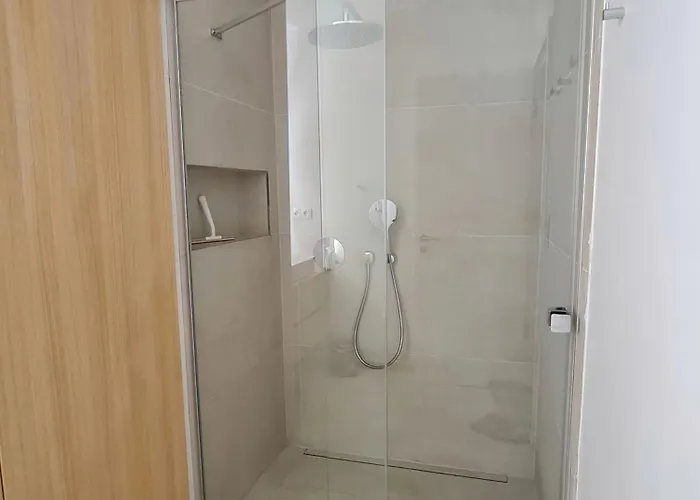 Apartamento Beautiful New In Old Town Near Train Station - Free Parking *