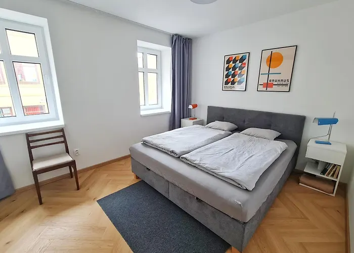 Beautiful New In Old Town Near Train Station - Free Parking Apartamento Bratislava