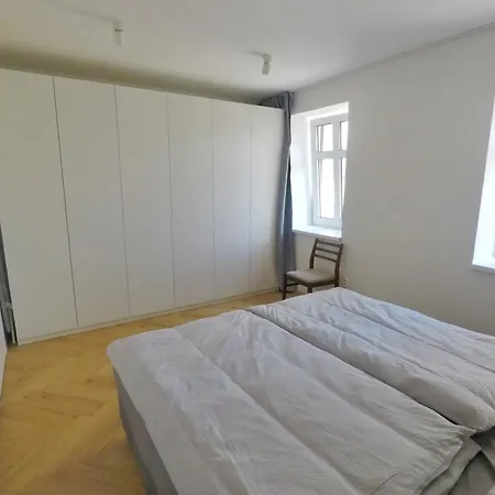 Apartment Beautiful New In Old Town Near Train Station - Free Parking Pressburg