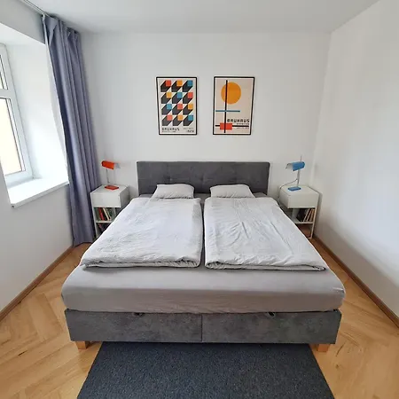 Beautiful New In Old Town Near Train Station - Free Parking *
