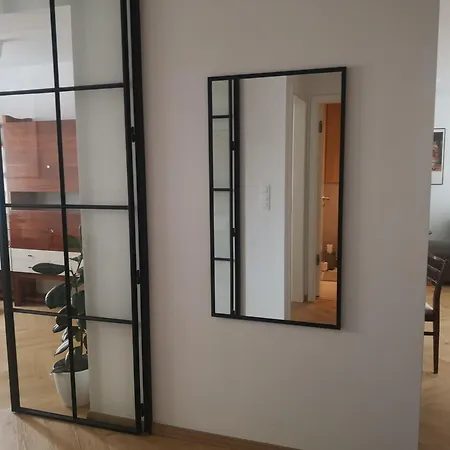 Beautiful New In Old Town Near Train Station - Free Parking דירה *